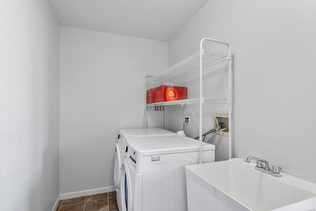 775 Vista Glen Ct, Eureka, MO 63025 - laundry area with washer and dryer and baseboards