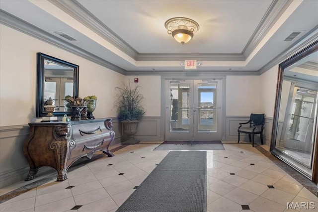 842 N New Ballas Ct Unit 303, Saint Louis, MO 63141 - common area featuring crown molding, a decorative wall, and a wainscoted wall
