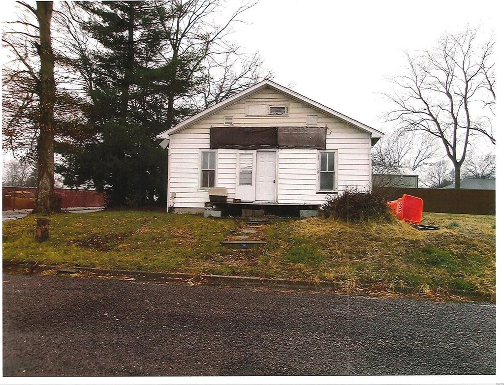 1107 W St, Greenville, IL 62246 - photo 1