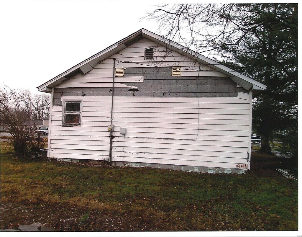 1107 W St, Greenville, IL 62246 - photo 2