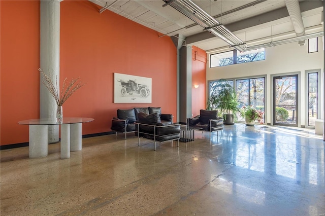 4100 Laclede Ave Unit 110, Saint Louis, MO 63108 - building lobby featuring a towering ceiling