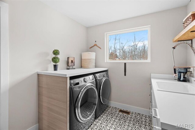 3545 Cappeln Osage Rd, Marthasville, MO 63357 - laundry room featuring washing machine and dryer and baseboards