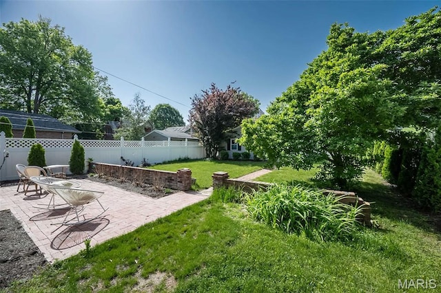 7642 Westmoreland Ave, Saint Louis, MO 63105 - view of yard with a patio area