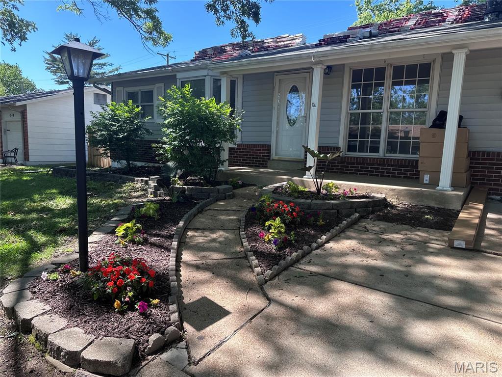 342 Burncoate Dr, Saint Louis, MO 63129 - photo 1
