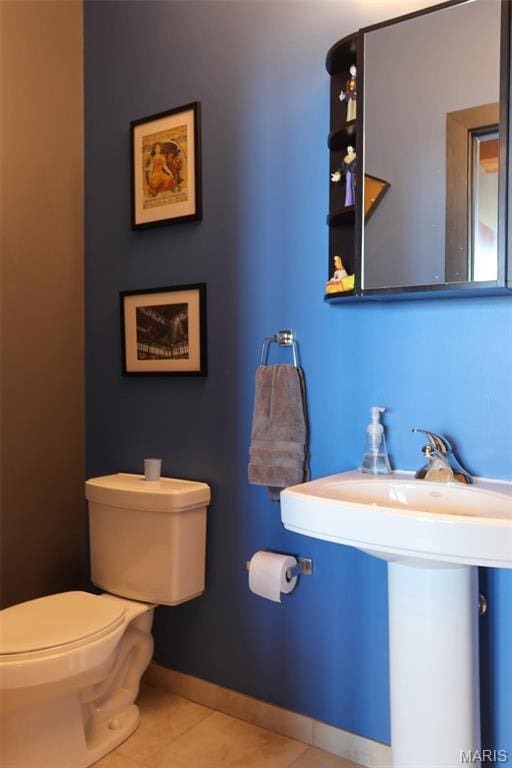 1015 Washington Ave Unit 609, Saint Louis, MO 63101 - bathroom featuring toilet, tile patterned floors, a sink, and baseboards
