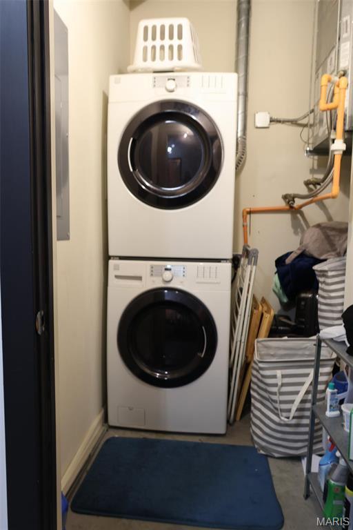 1015 Washington Ave Unit 609, Saint Louis, MO 63101 - laundry area featuring stacked washer and clothes dryer