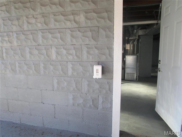 7 Pineview Ln, Collinsville, IL 62234 - detailed view of concrete block wall