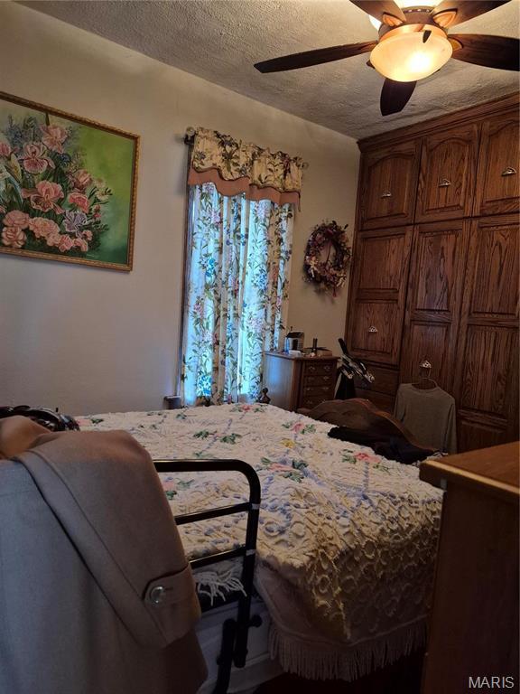 3019 Mockingbird Ln, Granite City, IL 62040 - bedroom with a textured ceiling and a ceiling fan