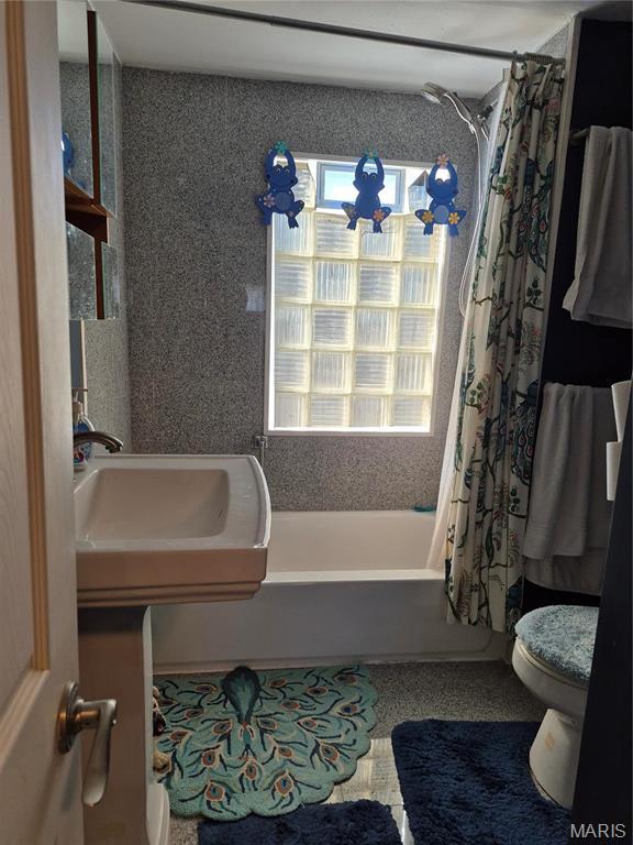 3019 Mockingbird Ln, Granite City, IL 62040 - bathroom featuring toilet and shower / tub combo with curtain