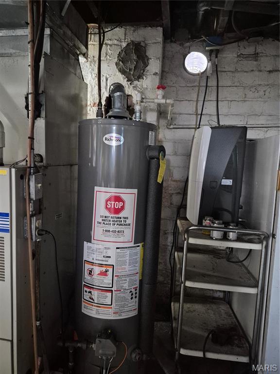 3019 Mockingbird Ln, Granite City, IL 62040 - utilities with water heater