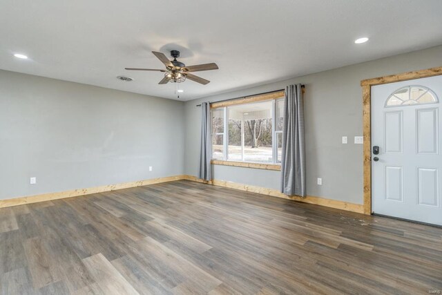 foyer featuring wood finished floors, a ceiling fan, recessed lighting, and baseboards