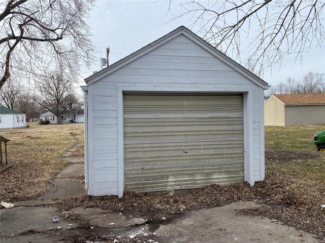 view of detached garage
