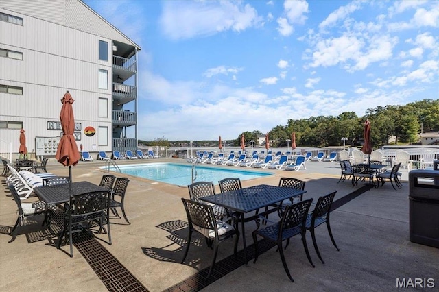 5655 Heron Bay Dr Unit E404-405, Osage Beach, MO 65065 - community pool featuring a patio area and outdoor dining space