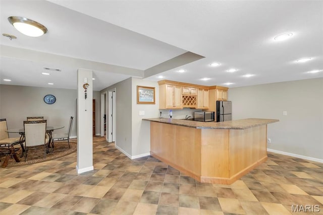 406 Clayton Hollow Dr, Wildwood, MO 63005 - kitchen featuring appliances with stainless steel finishes, light brown cabinetry, a peninsula, baseboards, and recessed lighting