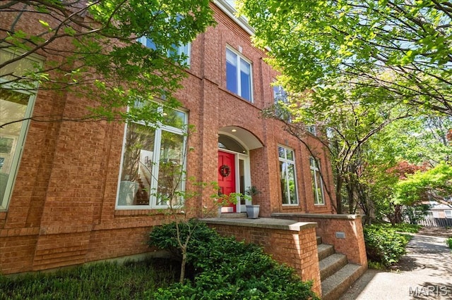 1 W Walinca, Saint Louis, MO 63105 - view of side of property featuring brick siding