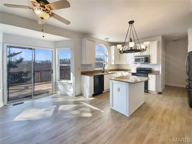 878 Legends View Dr, Eureka, MO 63025 - kitchen with appliances with stainless steel finishes, decorative backsplash, a ceiling fan, and white cabinetry