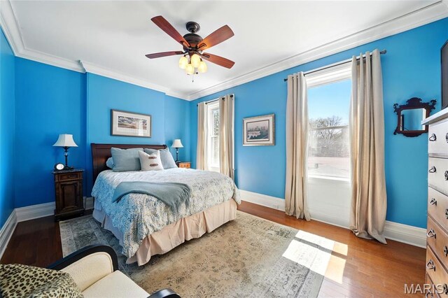 4386 Westminster Pl, Saint Louis, MO 63108 - bedroom with wood finished floors, crown molding, and a ceiling fan