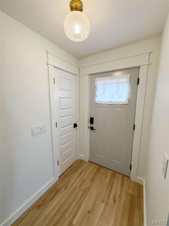 1400 S Jackson St, Salem, MO 65560 - entryway featuring light wood-style floors