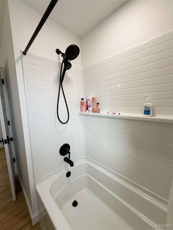 1400 S Jackson St, Salem, MO 65560 - full bath featuring shower / bathtub combination and wood finished floors