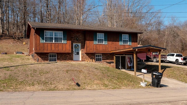 528 N Shepherd St, Ironton, MO 63650 - bi-level home with a front yard and board and batten siding
