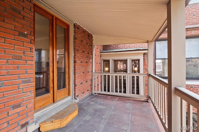 6230 Waterman Ave, Saint Louis, MO 63130 - balcony featuring entry steps