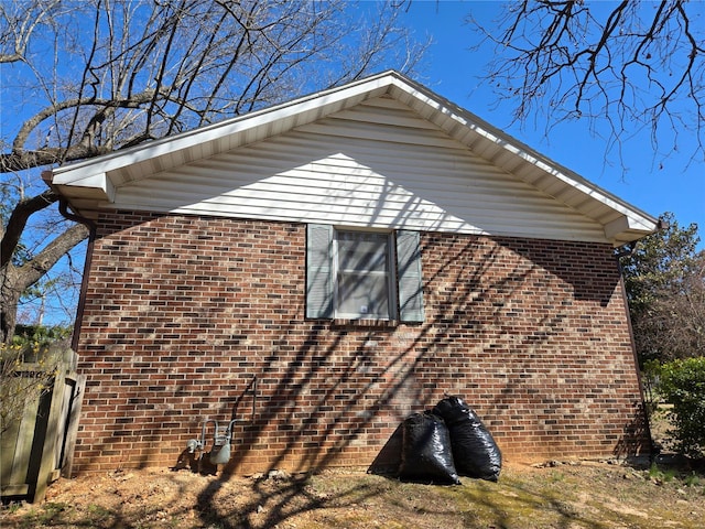 400 Smith Rd, Lebanon, MO 65536 - view of side of home with brick siding