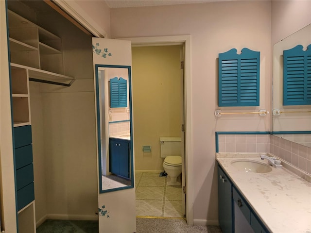 400 Smith Rd, Lebanon, MO 65536 - full bathroom featuring vanity, toilet, and baseboards