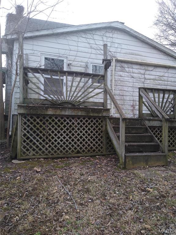 607 E Hancock St, Steeleville, IL 62288 - back of house with a wooden deck
