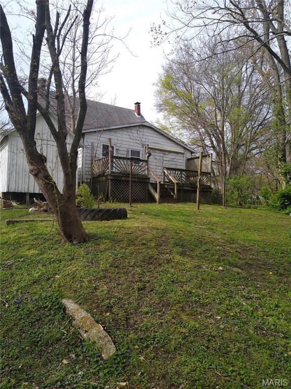 607 E Hancock St, Steeleville, IL 62288 - view of green lawn with a wooden deck