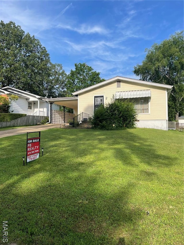 1415 Woodland Rd, Poplar Bluff, MO 63901 - manufactured / mobile home with a carport