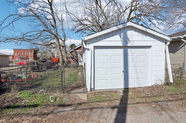 4644 Minnesota Ave, Saint Louis, MO 63111 - detached garage featuring fence and a gate