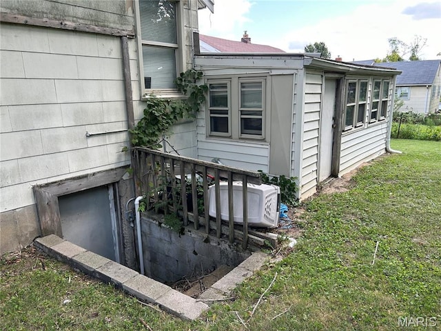 114 Bernhardt Ave, Saint Louis, MO 63121 - view of property exterior with a lawn