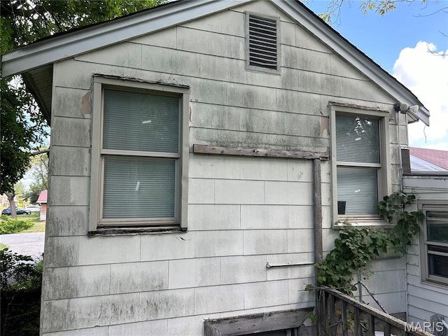 114 Bernhardt Ave, Saint Louis, MO 63121 - view of side of home