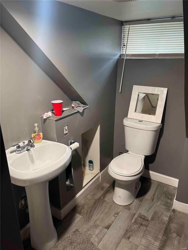 2803 Semple Ave, Saint Louis, MO 63120 - bathroom with toilet and baseboards
