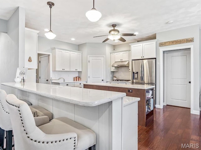 103 Evergreen Ct, Waterloo, IL 62298 - kitchen featuring under cabinet range hood, stainless steel fridge with ice dispenser, ceiling fan, a peninsula, and dark wood-type flooring
