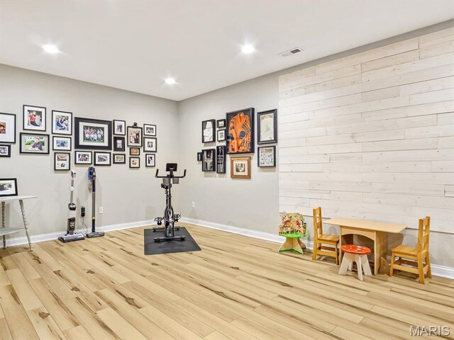 103 Evergreen Ct, Waterloo, IL 62298 - workout room with light wood finished floors, recessed lighting, and baseboards