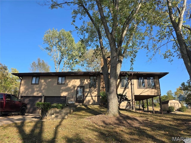 266 Hunt Club Cir, Galena, MO 65656 - view of side of property with an attached garage