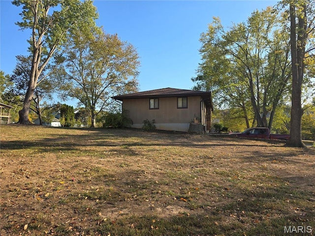 266 Hunt Club Cir, Galena, MO 65656 - view of side of home with a yard