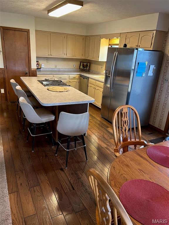 266 Hunt Club Cir, Galena, MO 65656 - kitchen featuring appliances with stainless steel finishes, dark wood-style floors, light countertops, and a kitchen island