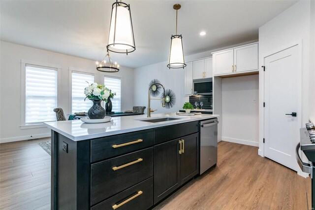 1511 Oglesby Dr, Edwardsville, IL 62025 - kitchen featuring a sink, appliances with stainless steel finishes, light countertops, an island with sink, and recessed lighting