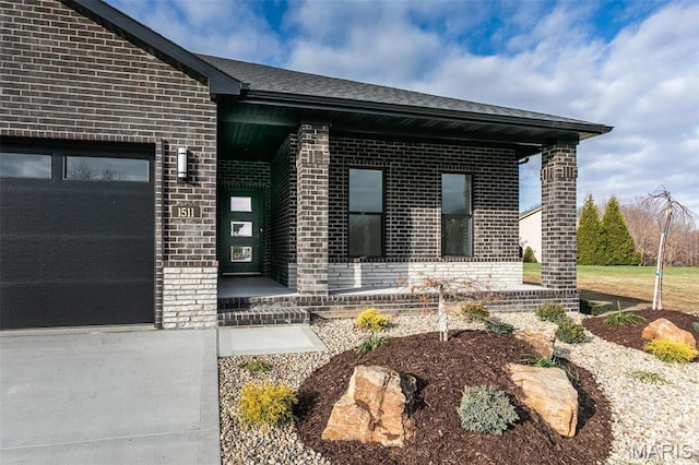 1511 Oglesby Dr, Edwardsville, IL 62025 - view of front of house with brick siding and an attached garage