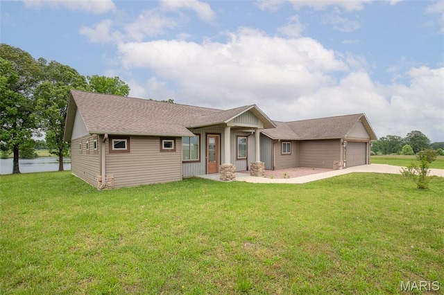 232 Confederate Ridge Rd, Doniphan, MO 63935 - view of front of property featuring driveway, a front yard, an attached garage, and roof with shingles