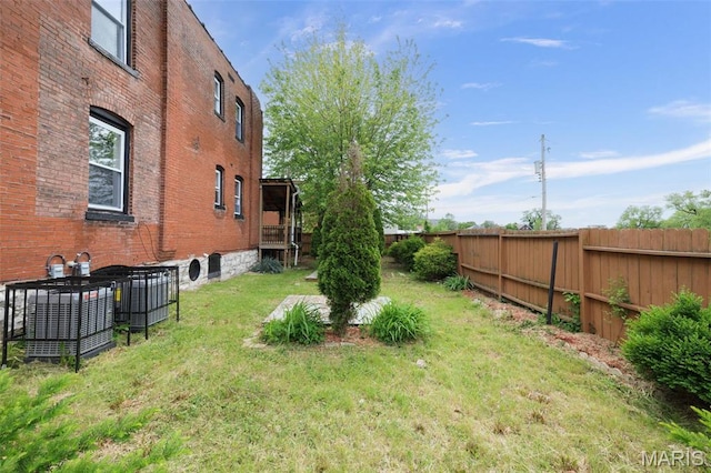 6040 Maple Ave, Saint Louis, MO 63112 - view of yard with central AC