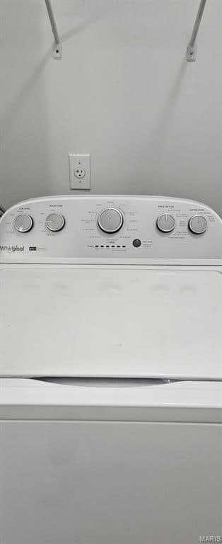 3605 Tracey Rich Unit 2B, Lemay Township, MO 63125 - laundry room with washer / clothes dryer