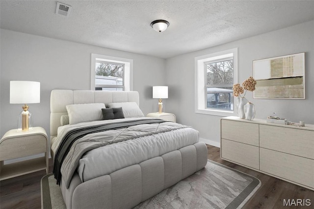 700 W Main St, Union, MO 63084 - bedroom featuring dark wood-type flooring, baseboards, and a textured ceiling