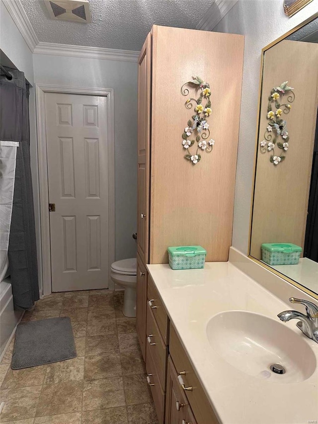 full bathroom featuring crown molding, vanity, and toilet