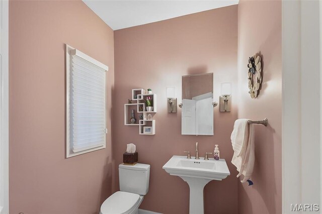 12537 Clark Manor Cir, Creve Coeur, MO 63141 - half bathroom with toilet