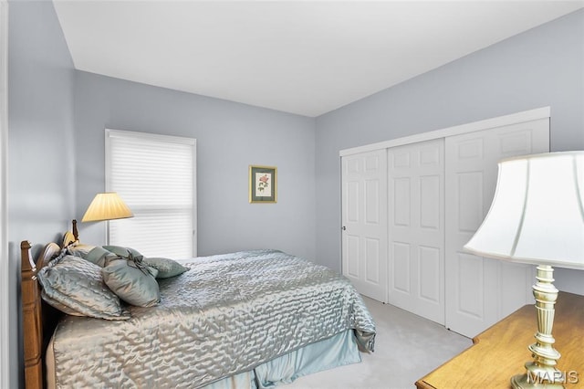 12537 Clark Manor Cir, Creve Coeur, MO 63141 - carpeted bedroom with a closet