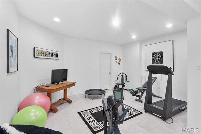 12537 Clark Manor Cir, Creve Coeur, MO 63141 - workout area featuring recessed lighting