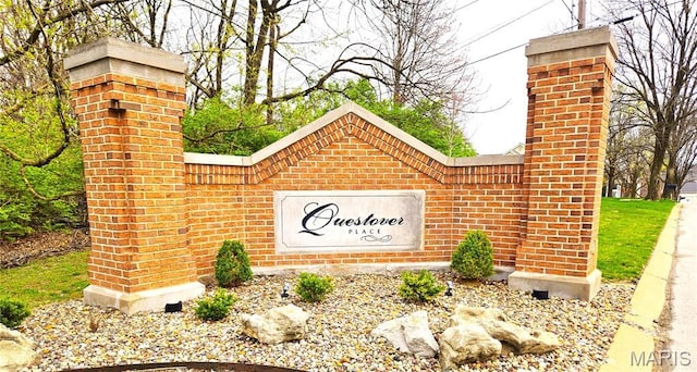 12537 Clark Manor Cir, Creve Coeur, MO 63141 - view of community / neighborhood sign